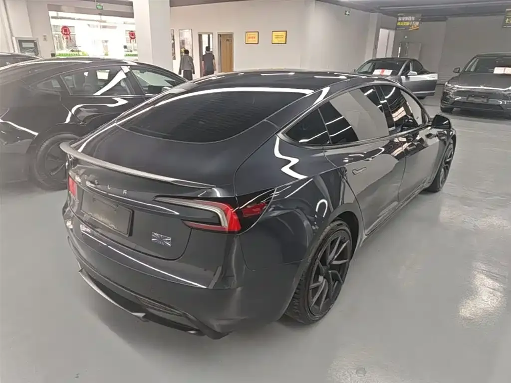 Tesla Model 3 — фото 5
