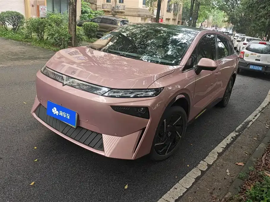 Venucia VX6