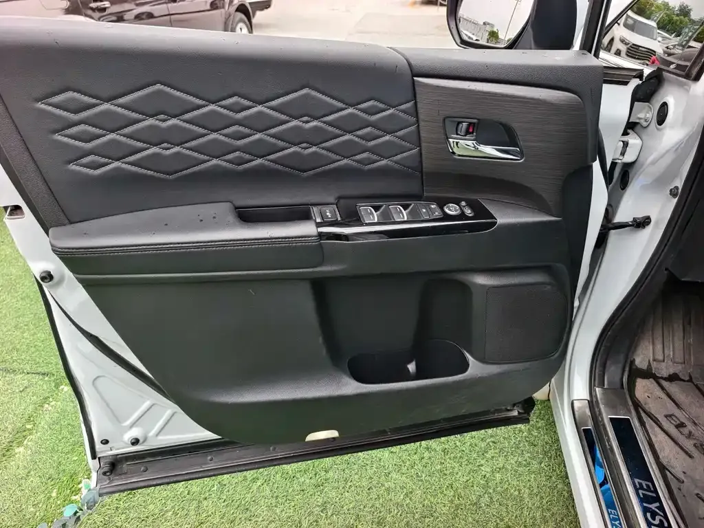Honda Elysion 2024 из CN, фото 9