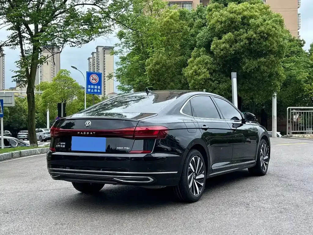 Volkswagen Passat — фото 8