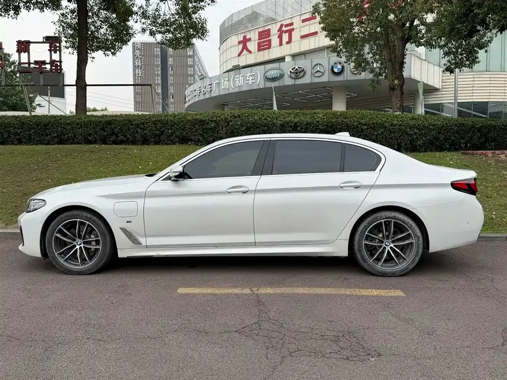 BMW 5 Series New Energy — фото 8