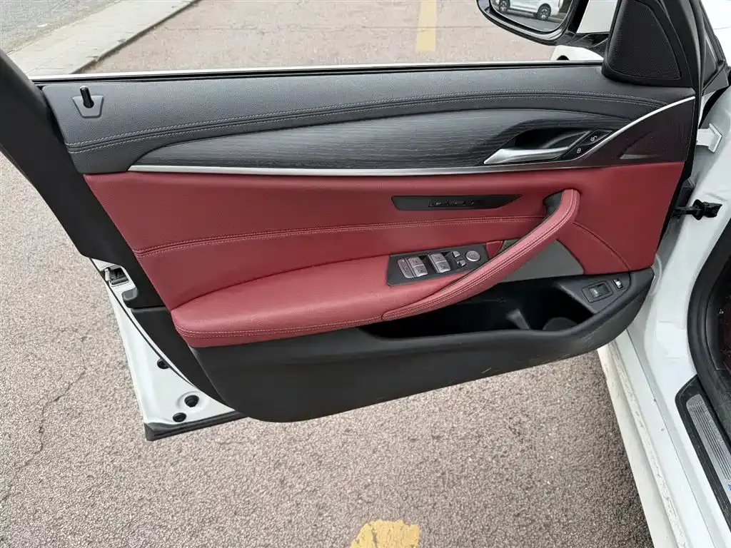 BMW 5 Series New Energy — фото 10