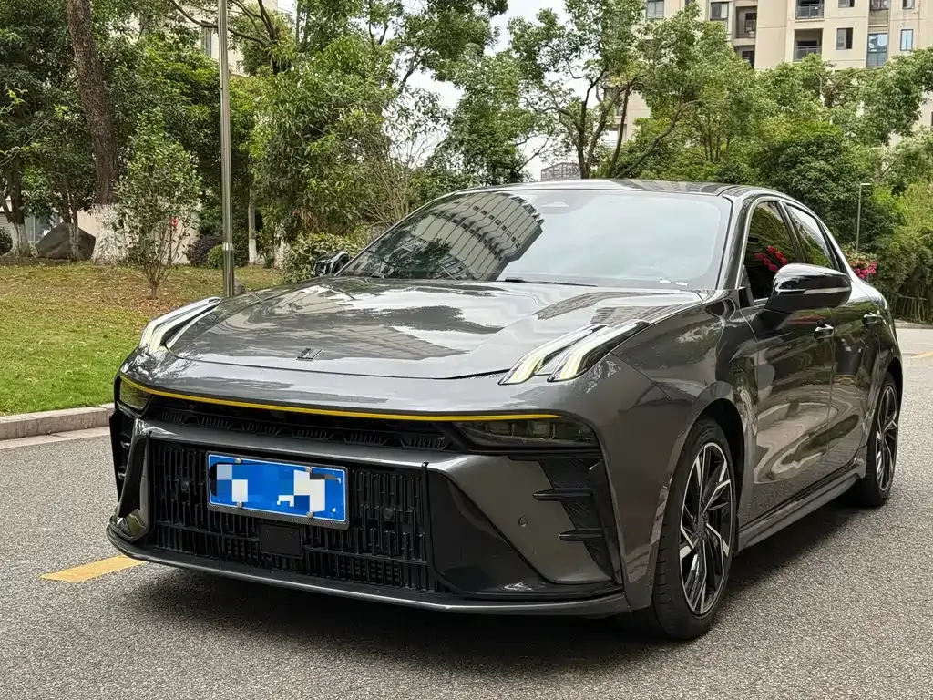 Lynk & Co 03
