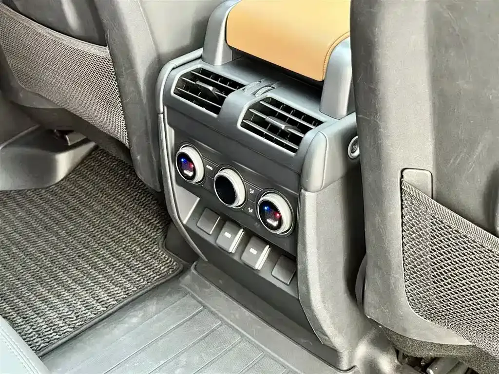 Land Rover Defender — фото 10