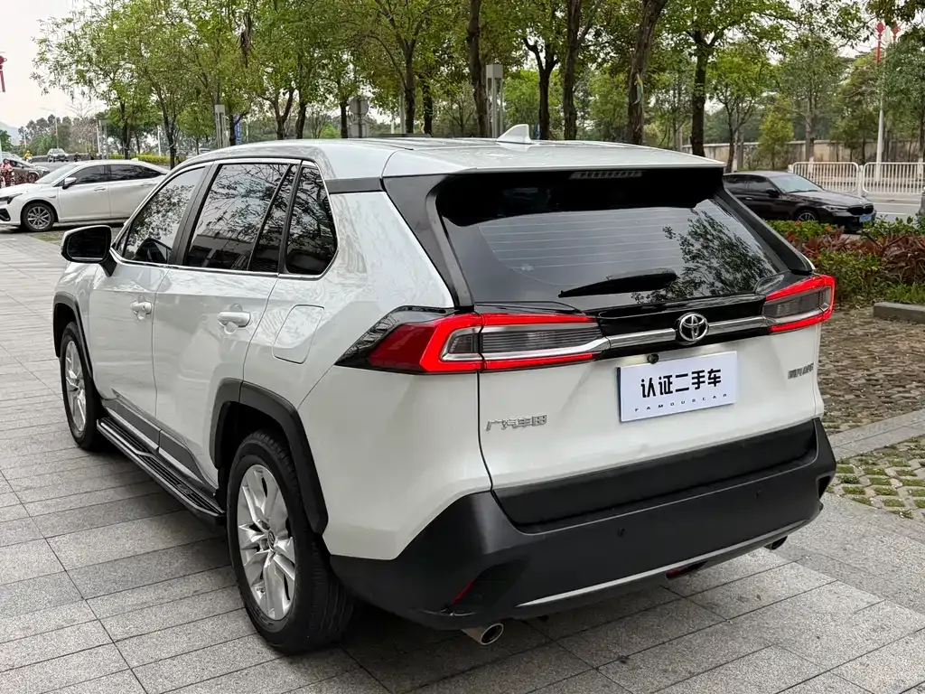 Toyota Wildlander — фото 10