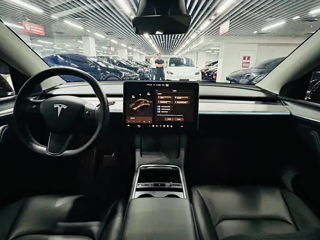 Tesla Model Y — фото 2