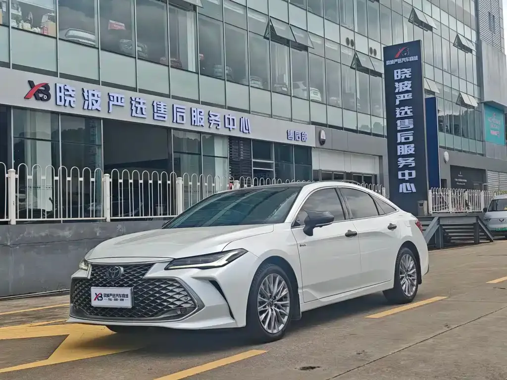 Toyota Avalon — фото 1