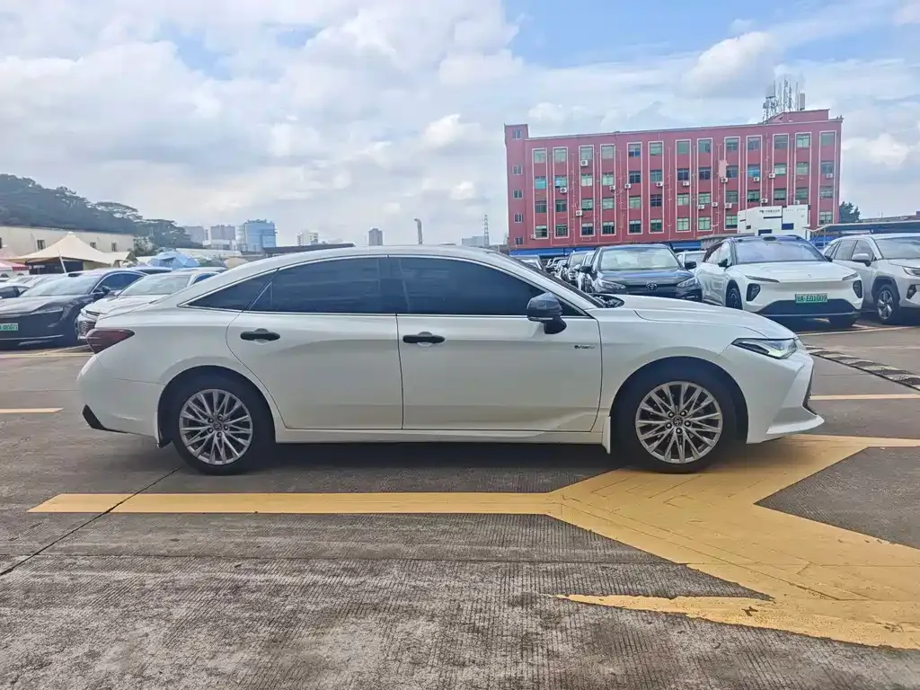 Toyota Avalon — фото 10