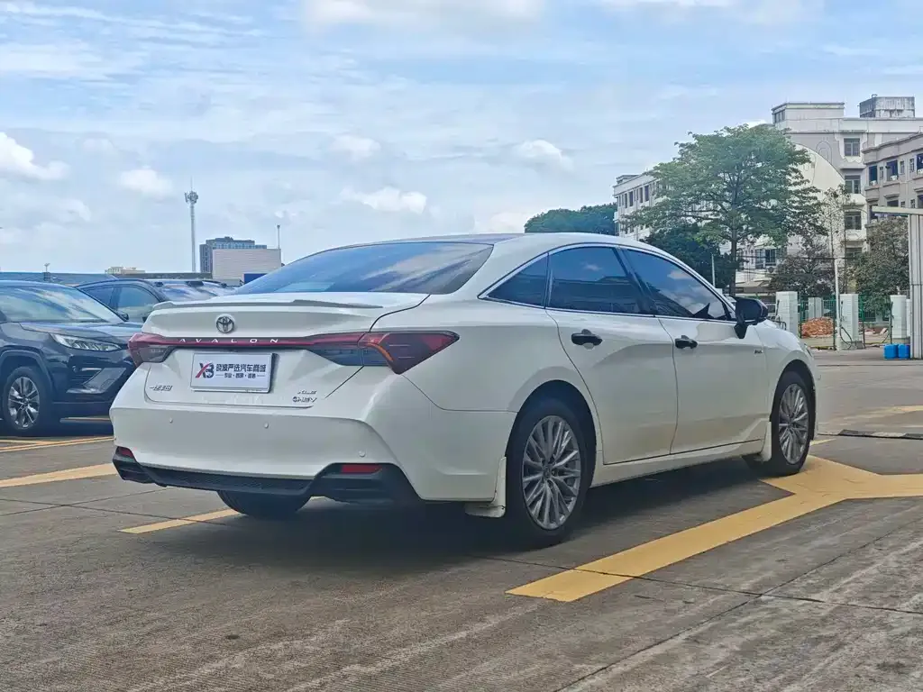 Toyota Avalon — фото 2