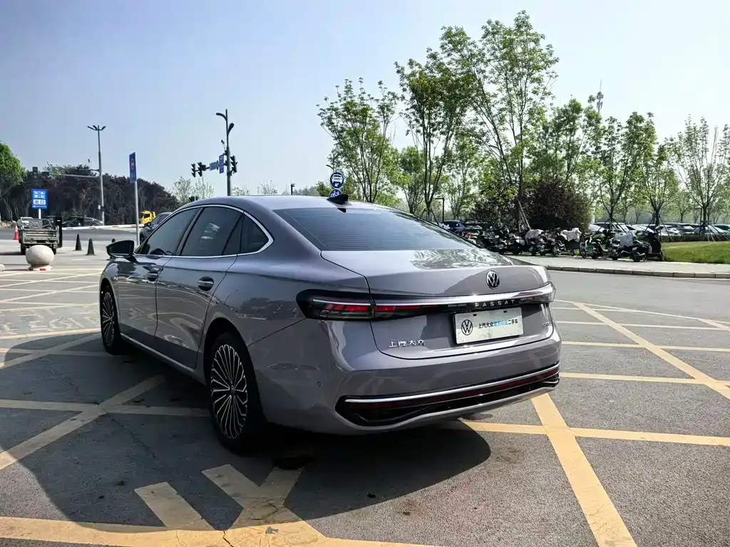Volkswagen Passat — фото 6
