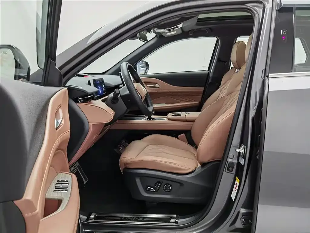 Changan UNI-Z New Energy 2024 из CN, фото 7