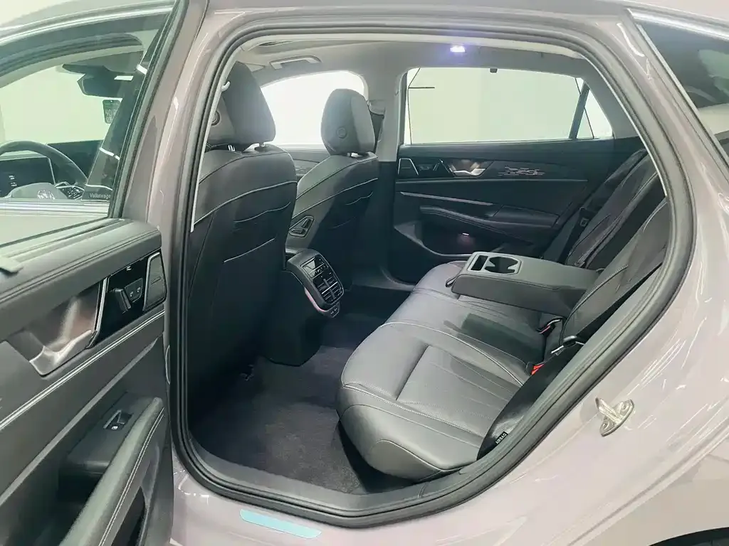 Volkswagen Passat — фото 7