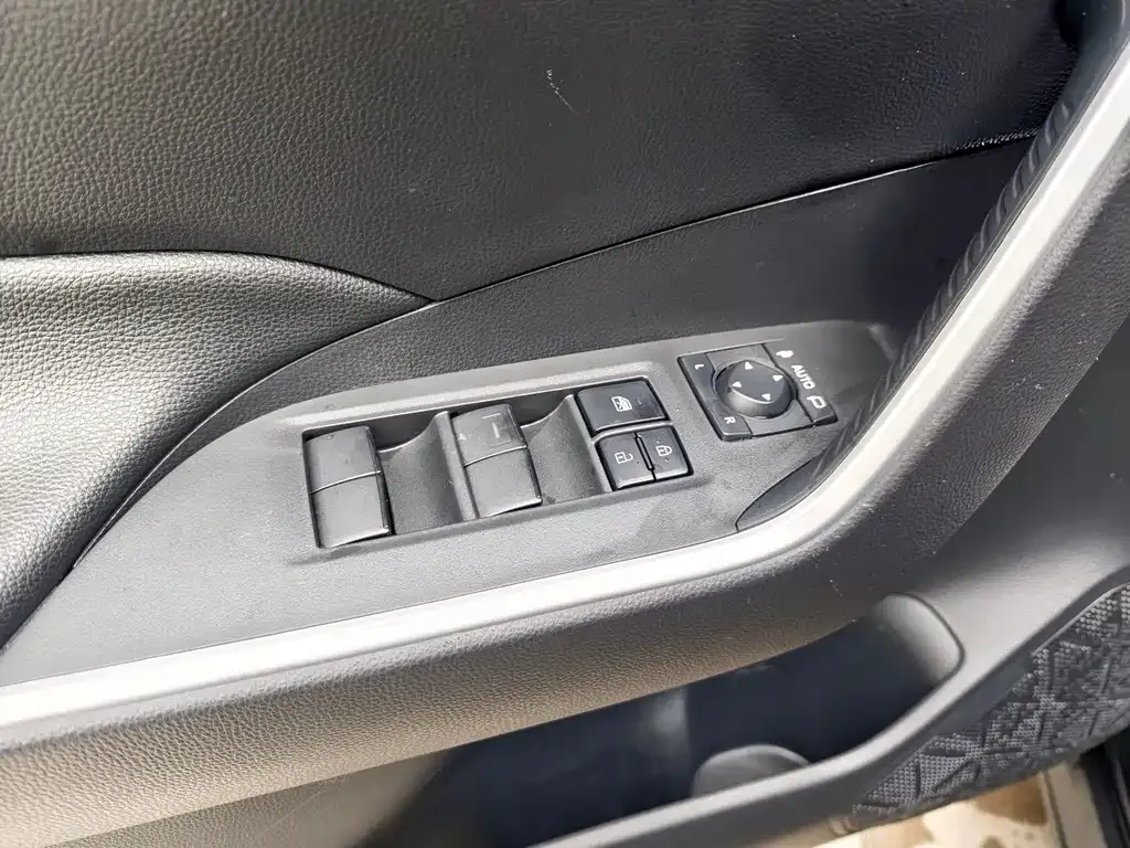 Toyota Wildlander 2023 из CN, фото 4