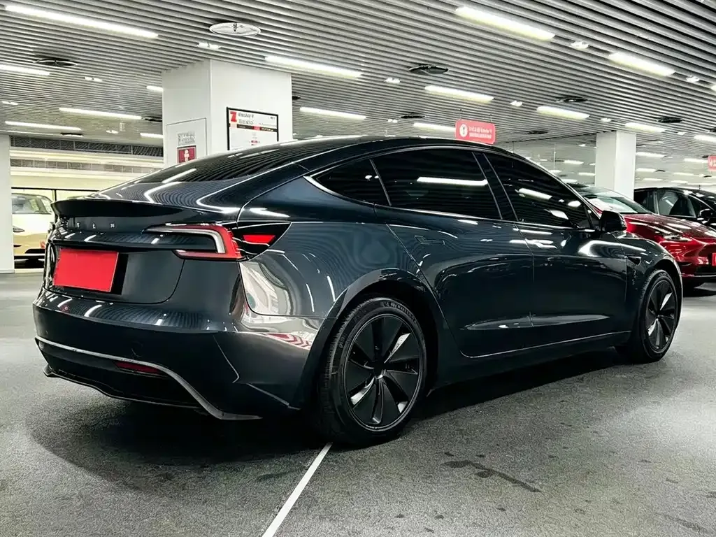Tesla Model 3 — фото 9