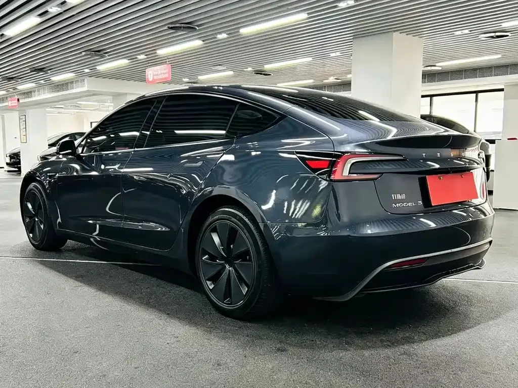 Tesla Model 3 — фото 8