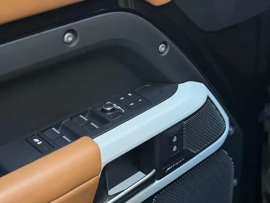 Land Rover Defender 2024 из CN, фото 2