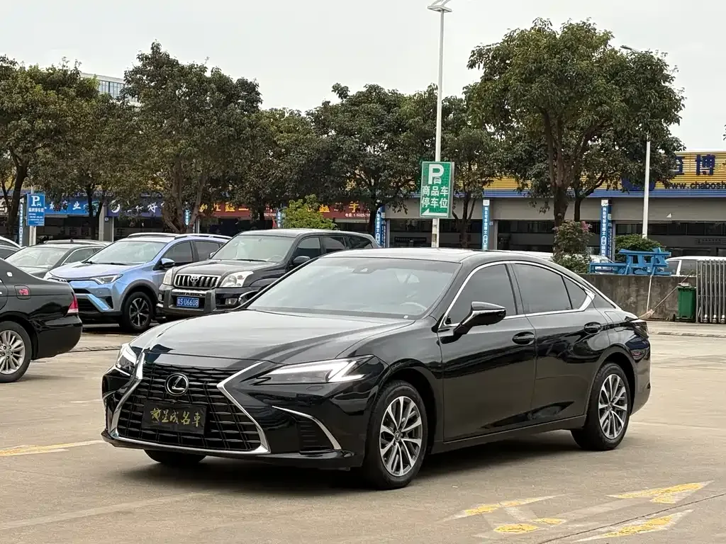 Lexus ES — фото 1