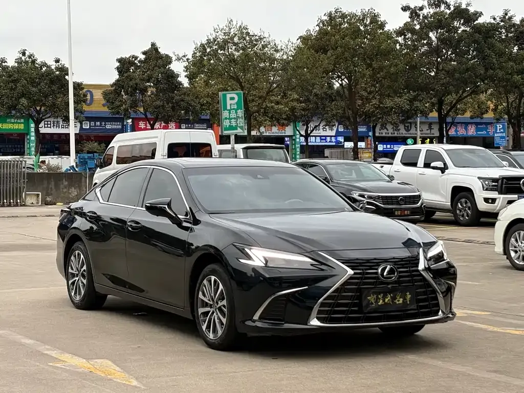 Lexus ES — фото 5