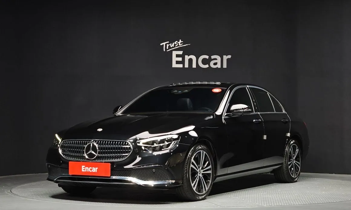 Mercedes-Benz E-Class — фото 1