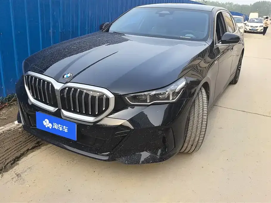 BMW 5 Series — фото 1