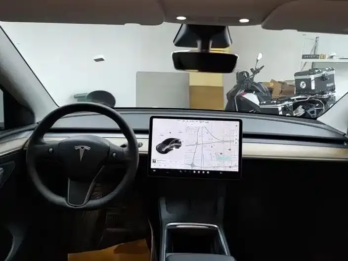 Tesla Model Y — фото 5