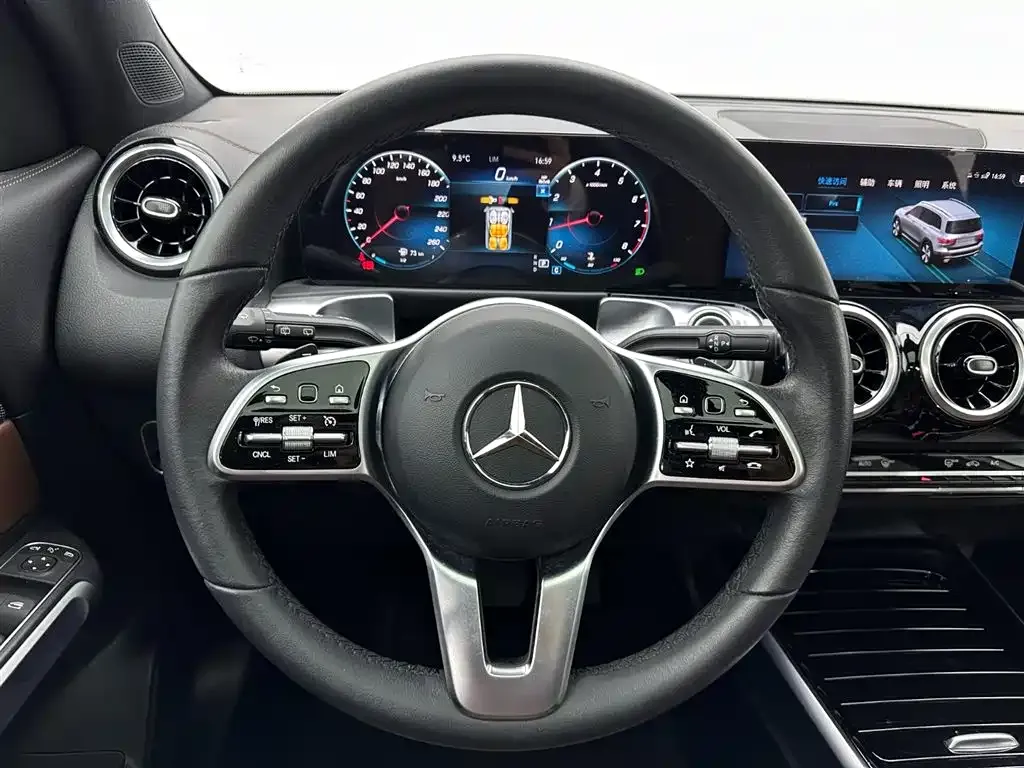 Mercedes-Benz GLB — фото 10