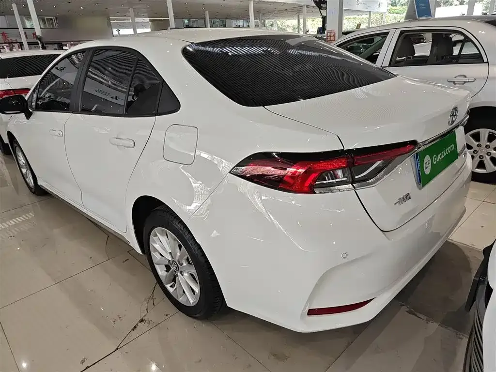 Toyota Corolla — фото 10