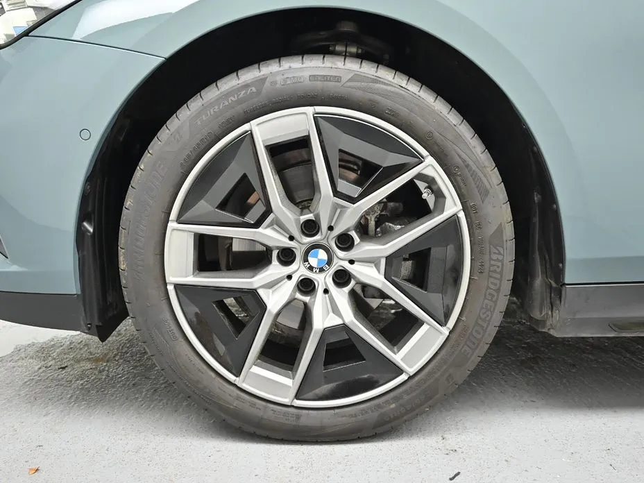 BMW 5-Series 2025 из KR, фото 7