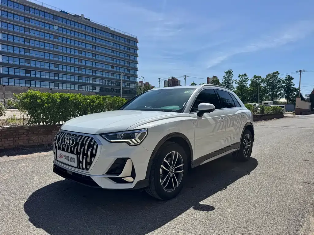 Audi Q3 — фото 1