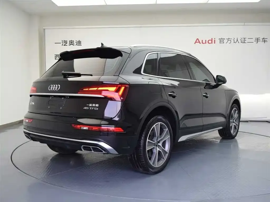 Audi Q5L — фото 6