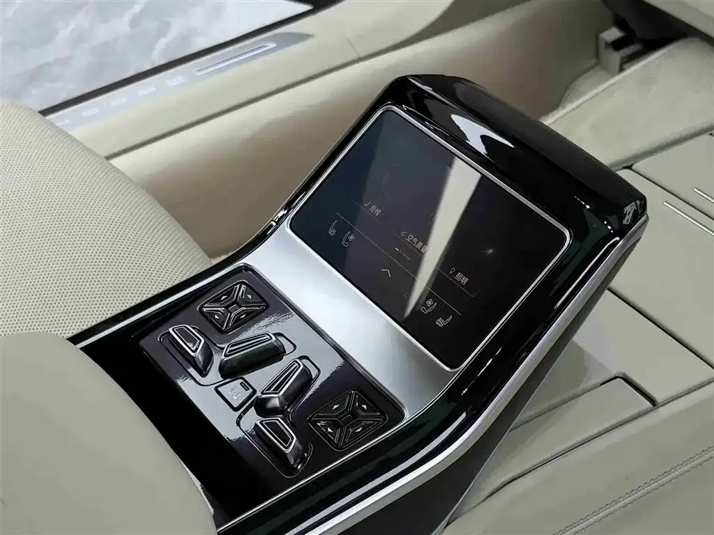 Audi A8 — фото 3