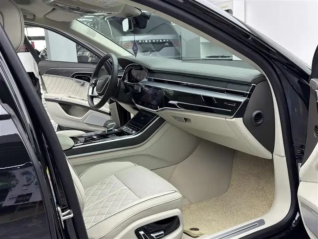 Audi A8 — фото 10