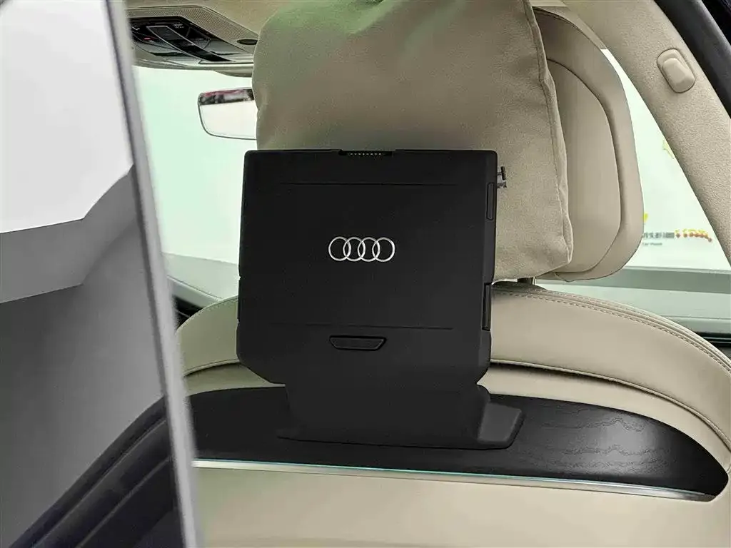 Audi A8 — фото 2