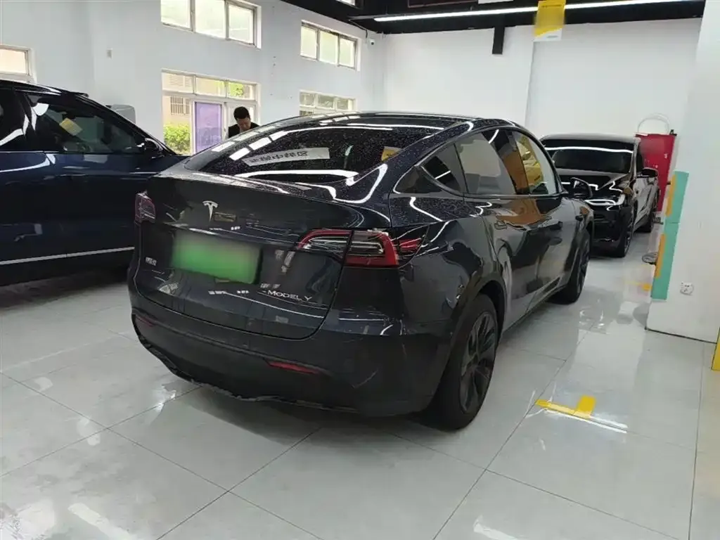 Tesla Model Y — фото 7