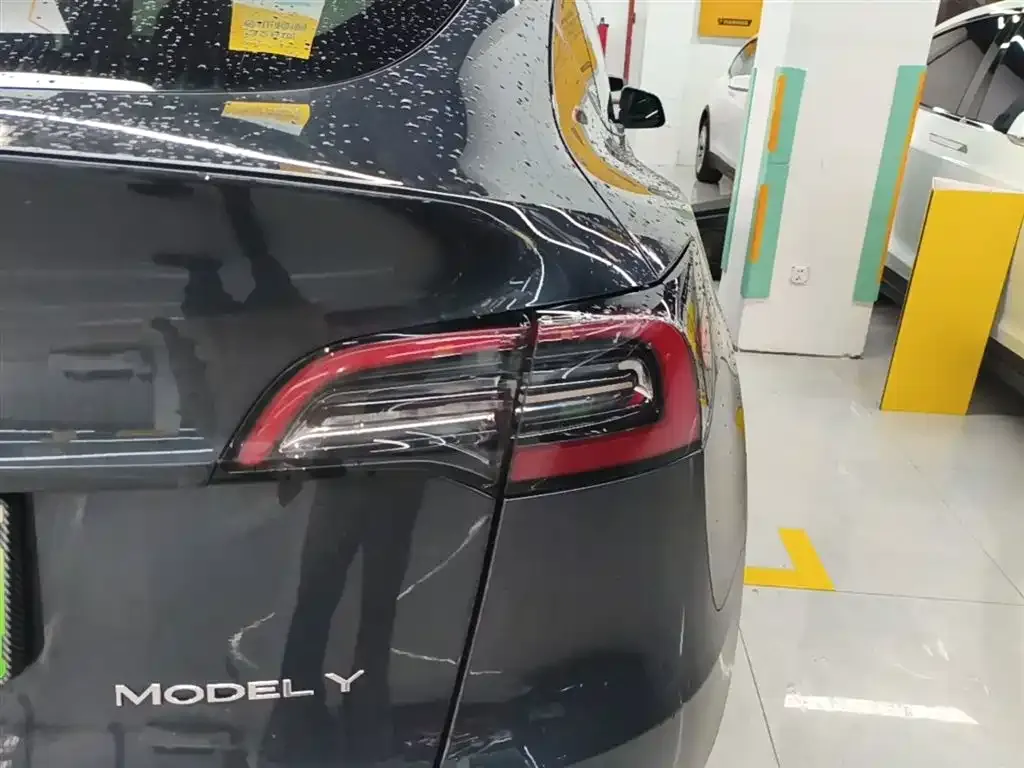 Tesla Model Y — фото 9