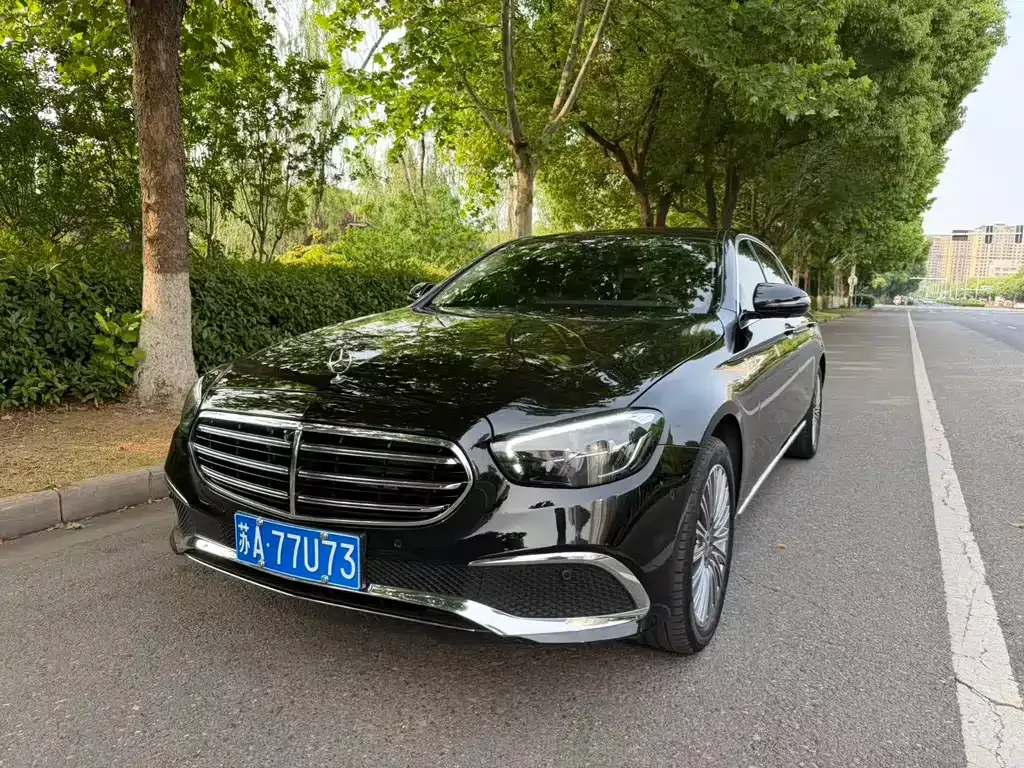 Mercedes-Benz E-Class — фото 1