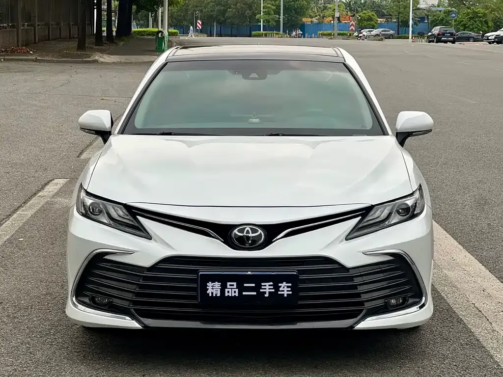 Toyota Camry — фото 2
