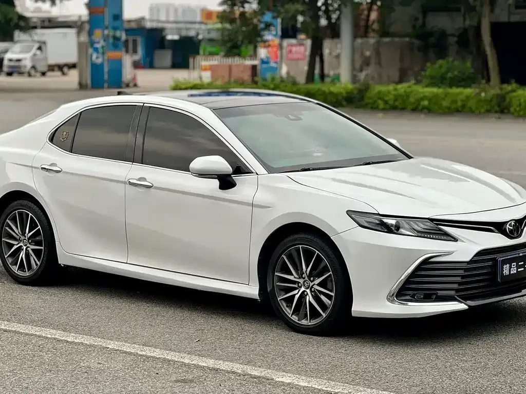 Toyota Camry — фото 10