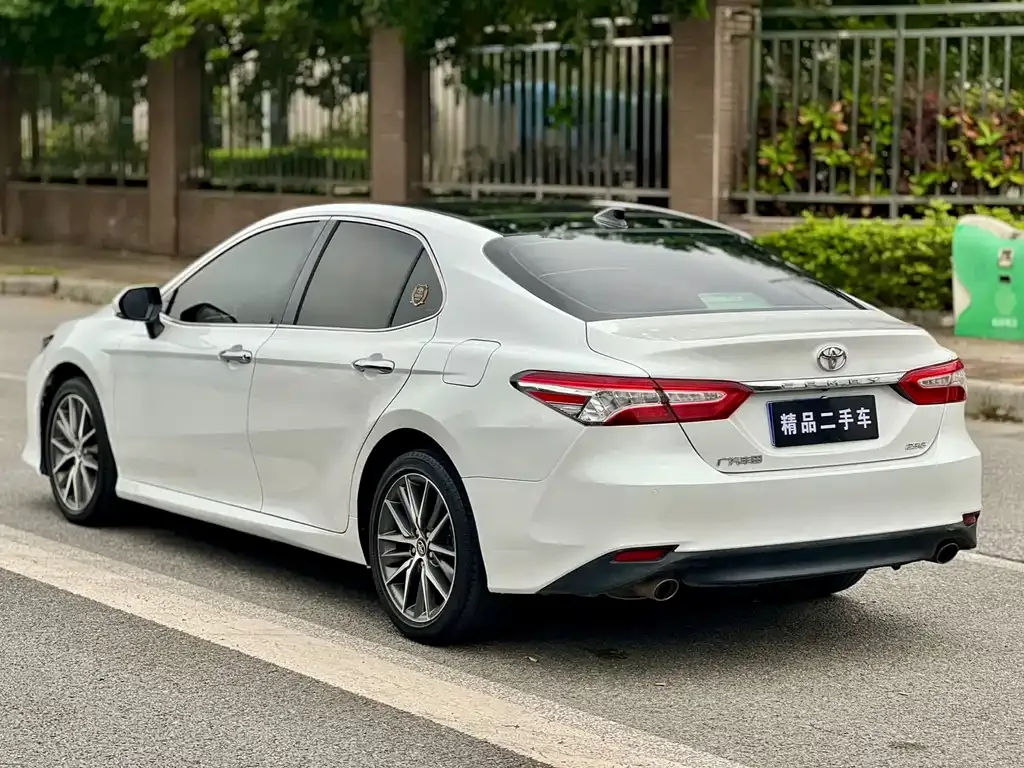 Toyota Camry — фото 7