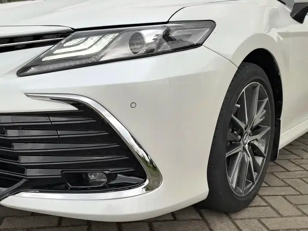 Toyota Camry — фото 4
