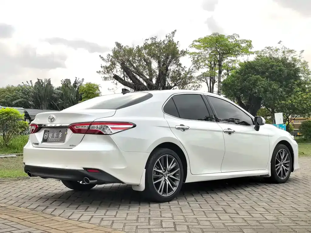 Toyota Camry — фото 3