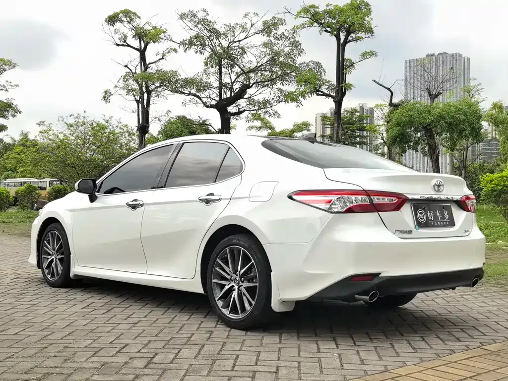 Toyota Camry — фото 9