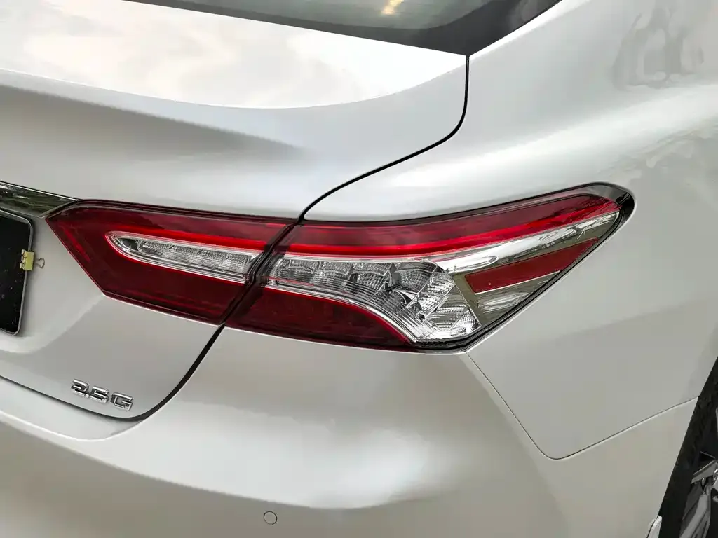 Toyota Camry — фото 2