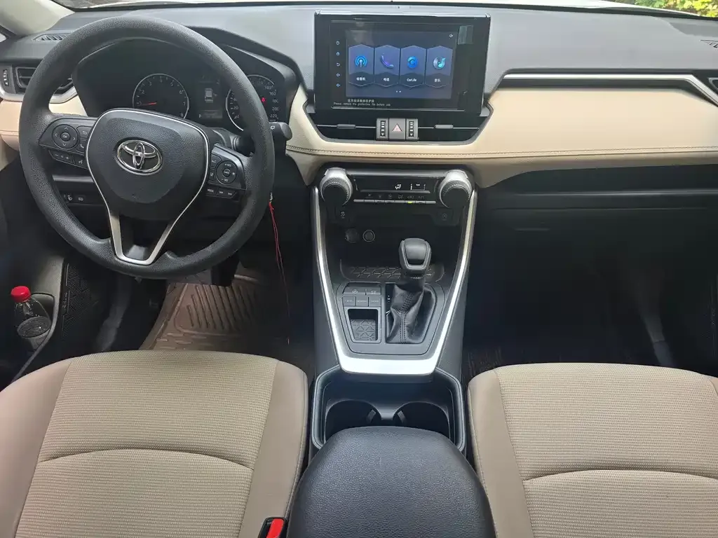Toyota RAV4 — фото 7