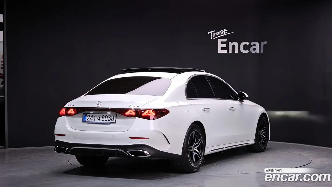 Mercedes-Benz E-Class — фото 3