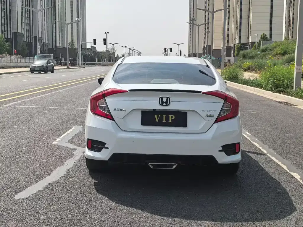 Honda Civic — фото 7