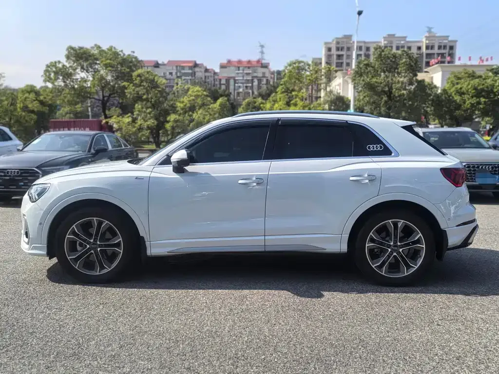 Audi Q3 — фото 10