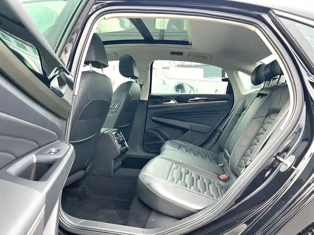 Volkswagen Passat — фото 6