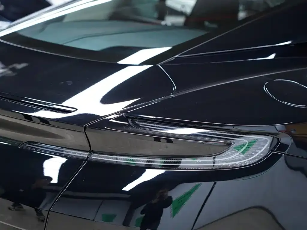 Aston Martin DB11 2021 из CN, фото 7