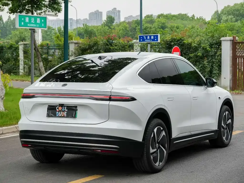 NIO EC6 — фото 10